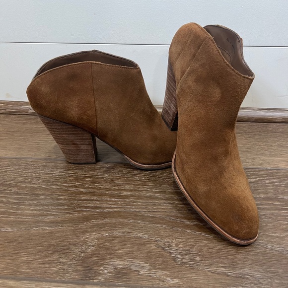Dolce Vita Shoes - Dolce Vita Helms Mule Rustic Suede Booties, Stacked Block Heel Almond Toe Sz 9